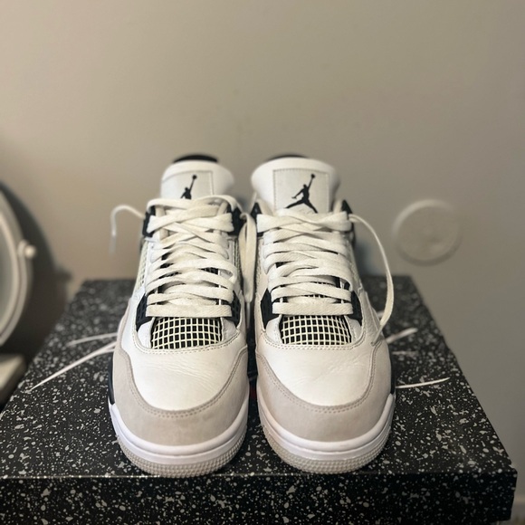 Air Jordan 4 Retro - Picture 2 of 7